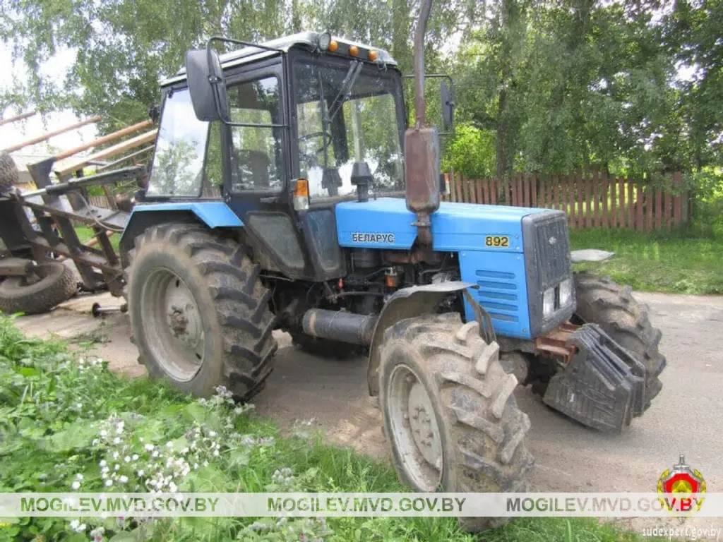17-летний парень в Горецком районе угнал трактор и попал в ДТП. Фото: УВД Могилевского облисполкома