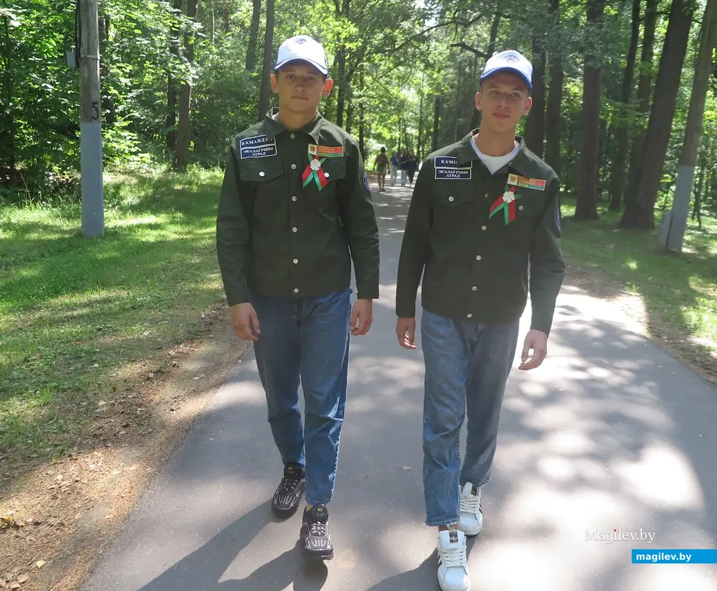 Август 2022 г. Могилев, Печерский лесопарк. По словам парней, на подработке их особо не нагружали