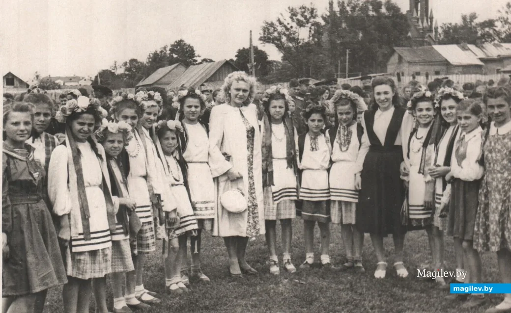 2. Бобруйск, 1950-е. Танцорка Зоя – 6-я слева.