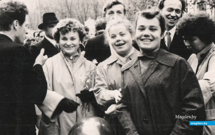 10. Бобруйск, начало 1960-х. Зоя (слева) с коллегами на 7 ноября.