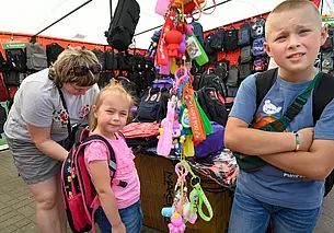 Минобразования: фликеры обязательно должны быть на одежде школьника