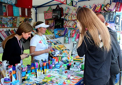 МАРТ: 32 торговых объекта завышали цены на товары для школы