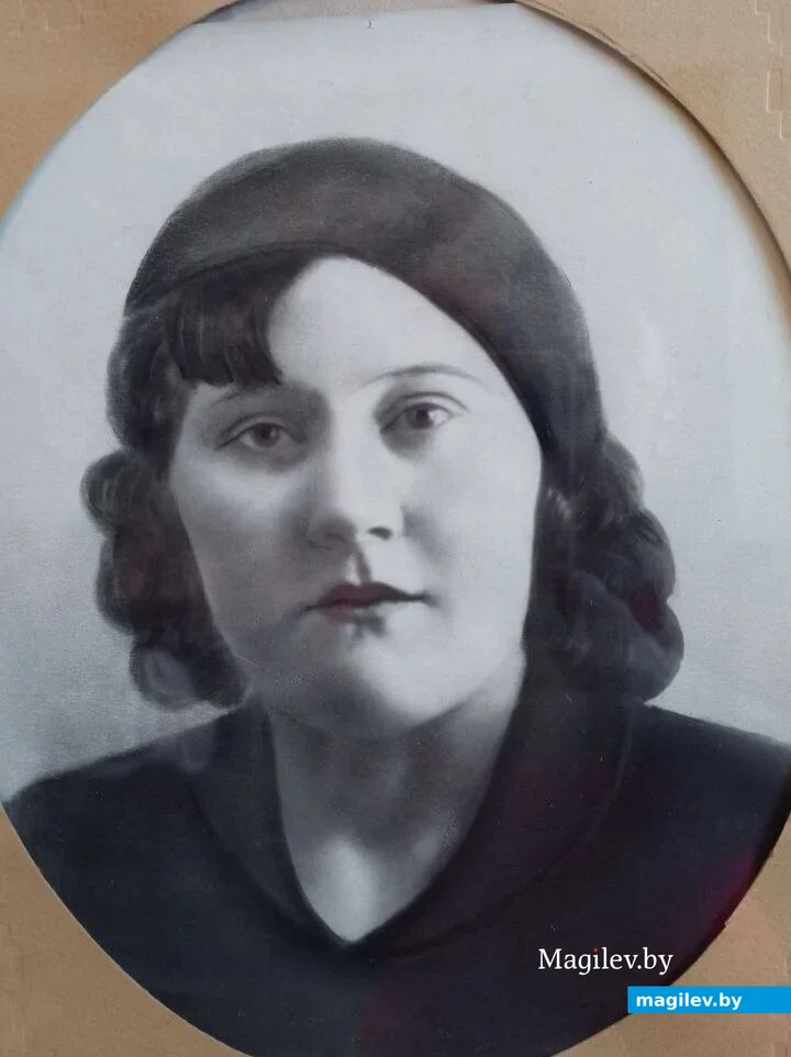 Мама Зои Даниловны, Надежда Михайловна Бирюкова, здесь ей около 40 лет.