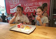 Фастфуд все дороже. Как поменялись цены в популярных заведениях