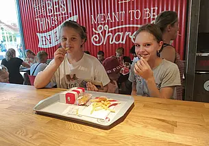 Фастфуд все дороже. Как поменялись цены в популярных заведениях