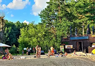 Печерский пляж вдруг превратился в Шарм-Эль-Шейх