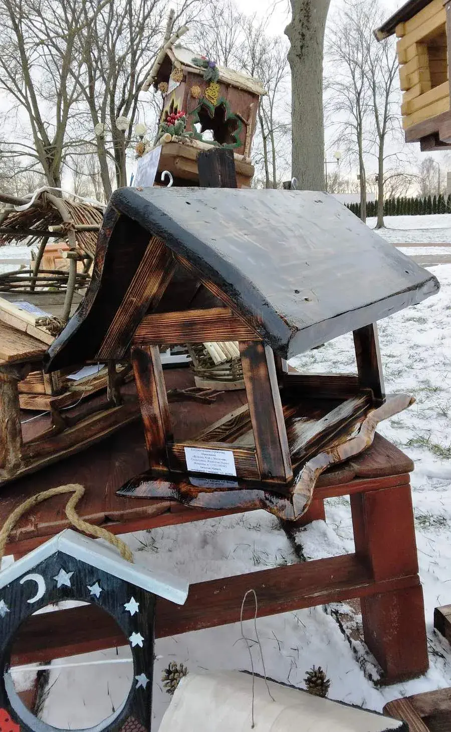 В городском парке Могилева проводится конкурс кормушек для птиц