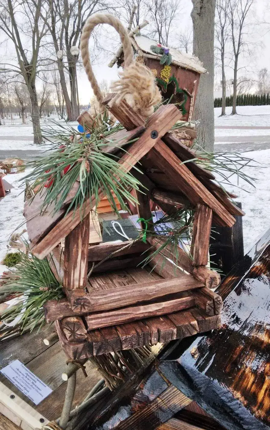 В городском парке Могилева проводится конкурс кормушек для птиц