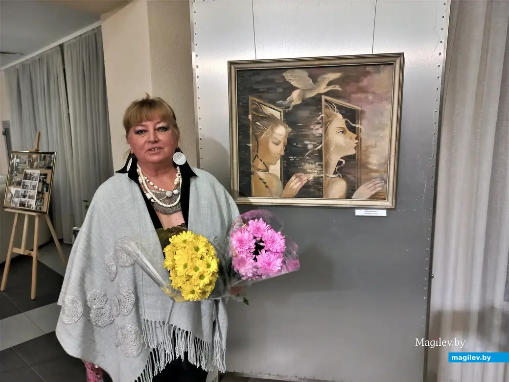 1.12.2021 г. Вера Юркова у своей таинственной картины.