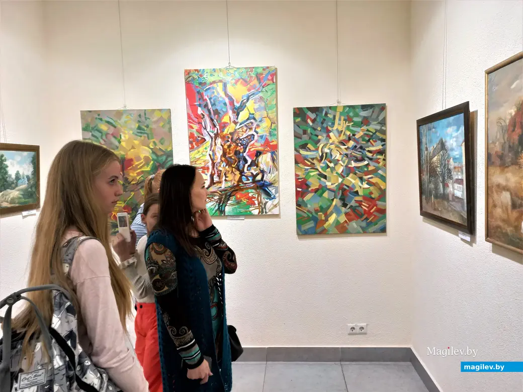 1.12.2021 г. Фрагмент экспозиции выставки Веры Юрковой