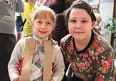 Могилевский театр кукол пригласил в гости детей с инвалидностью. Они увидели «Золушку»