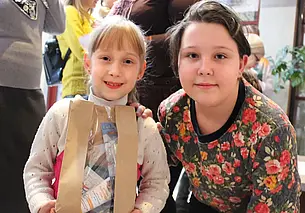 Могилевский театр кукол пригласил в гости детей с инвалидностью. Они увидели «Золушку»