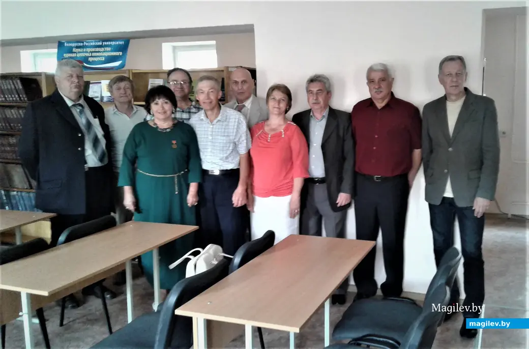 Июнь 2017 года, Могилев. Выпускники транспортного факультета ММИ (специальность «Автомобильный транспорт») 1977 года в университетской библиотеке.