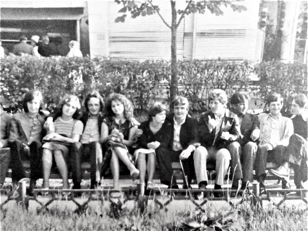 На лавочках по проспекту Мира, 1976 год