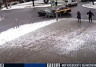 «Lada Granta» не пропустила «Jaguar» на перекрестке Островского и Непокоренных