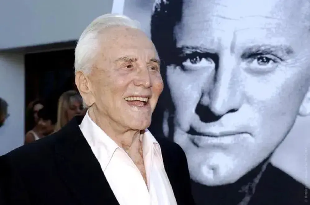 Кирк Дуглас прожил длинную жизнь - аж 103 года!