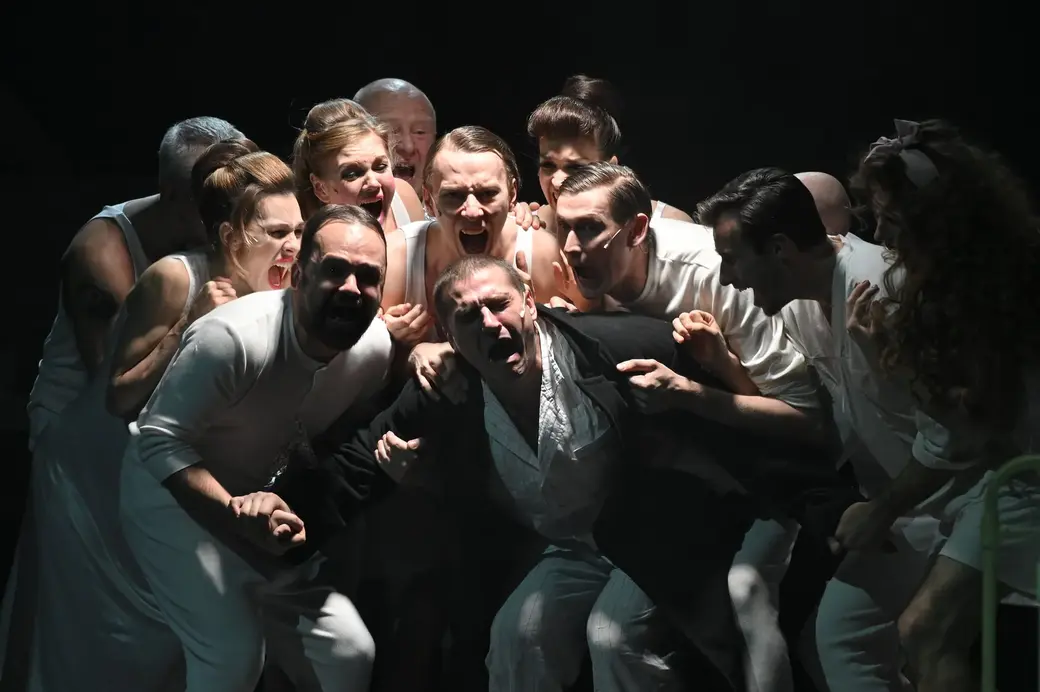 Фрагмент спектакля «Процесс». В роли Йозефа К. — Иван Трус