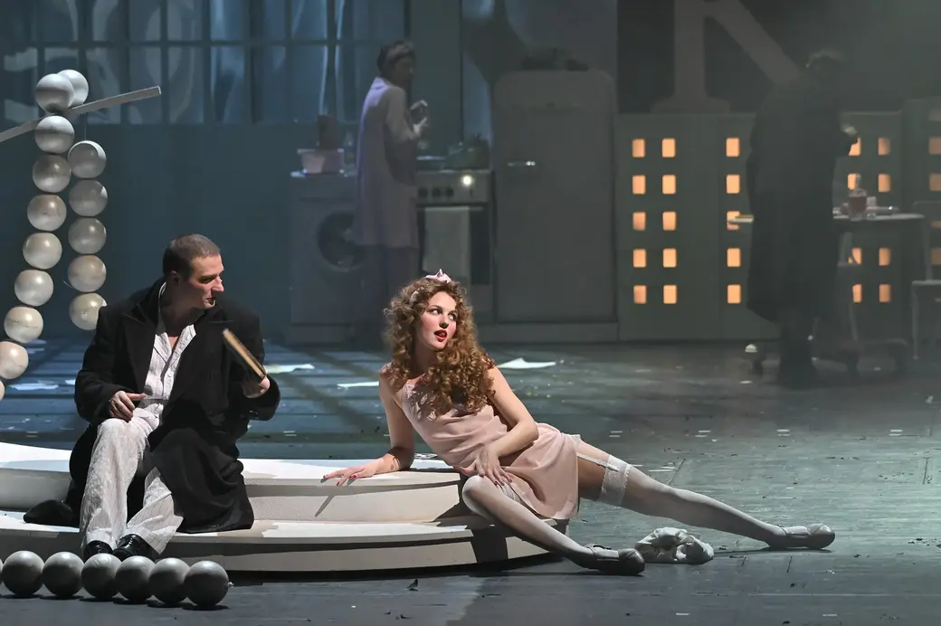 Фрагмент спектакля «Процесс». В роли Йозефа К. — Иван Трус