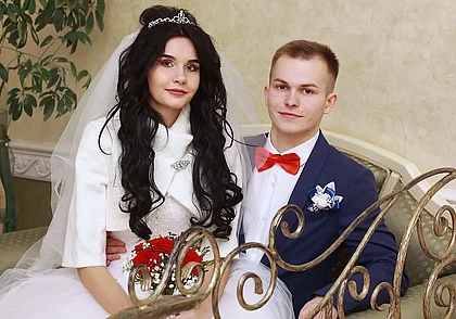 Он привлек ее харизмой, а она его – красотой. Молодожены недели