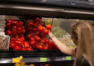 Продукты в Могилеве отдают за полцены. Узнали, где и какие