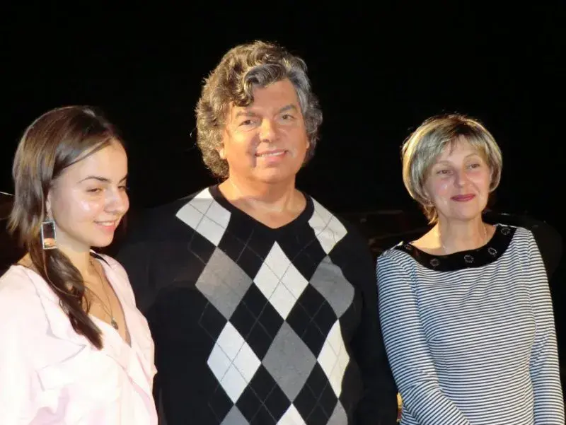 Сергей Захаров с дочерью и супругой