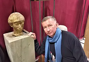 «Все началось в школе с моего автопортрета»