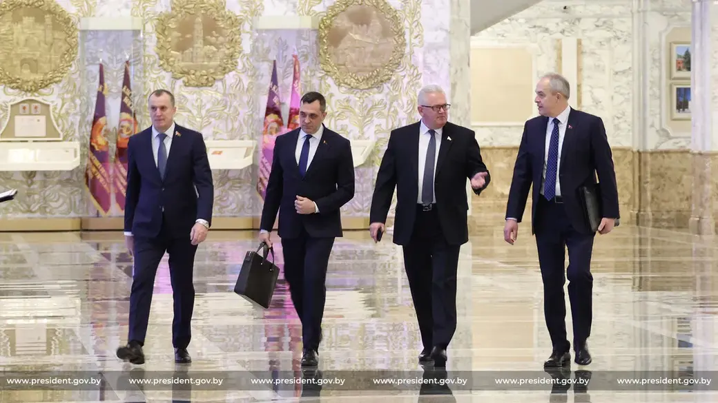 Анатолий Исаченко (первый слева). Фото: пресс-служба президента РБ
