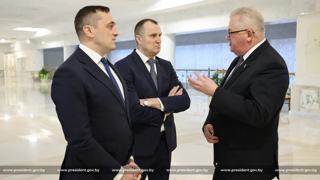 Анатолий Исаченко (по центру). Фото: пресс-служба президента РБ