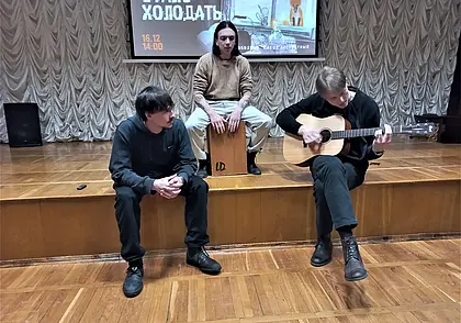 На заседании литклуба «Последний экземпляр» в Могилеве вспоминали старых друзей, слушали стихи и музыку. Как это было?