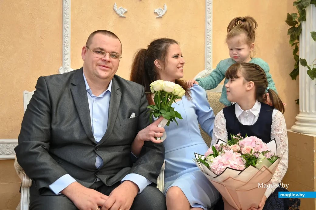 17.12.2021. Бобруйск. Свадебная пара Марина и Николай с детьми.