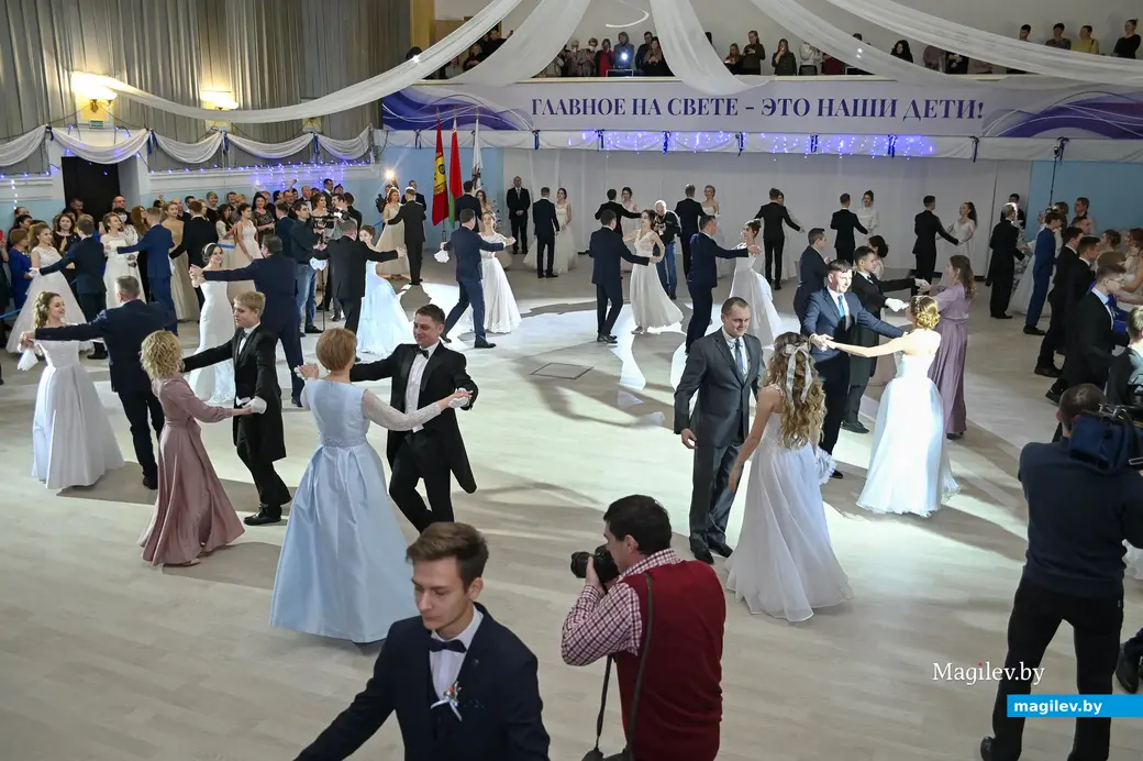 17.12.2021. Бобруйск. III новогодний бал для обучающихся города, добившихся высоких результатов в учебной деятельности, творчестве и спорте