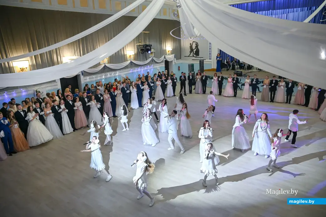 17.12.2021. Бобруйск. III новогодний бал для обучающихся города, добившихся высоких результатов в учебной деятельности, творчестве и спорте