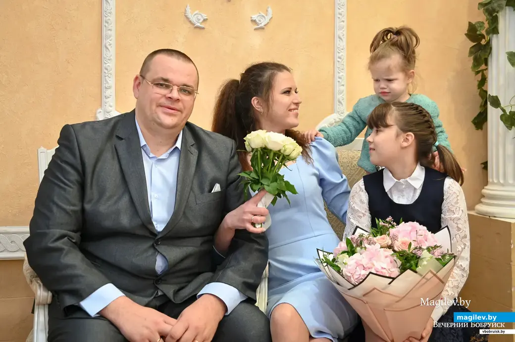 17.12.2021. Бобруйск. Свадебная пара. Марина и Николай. Молодожены с детьми.