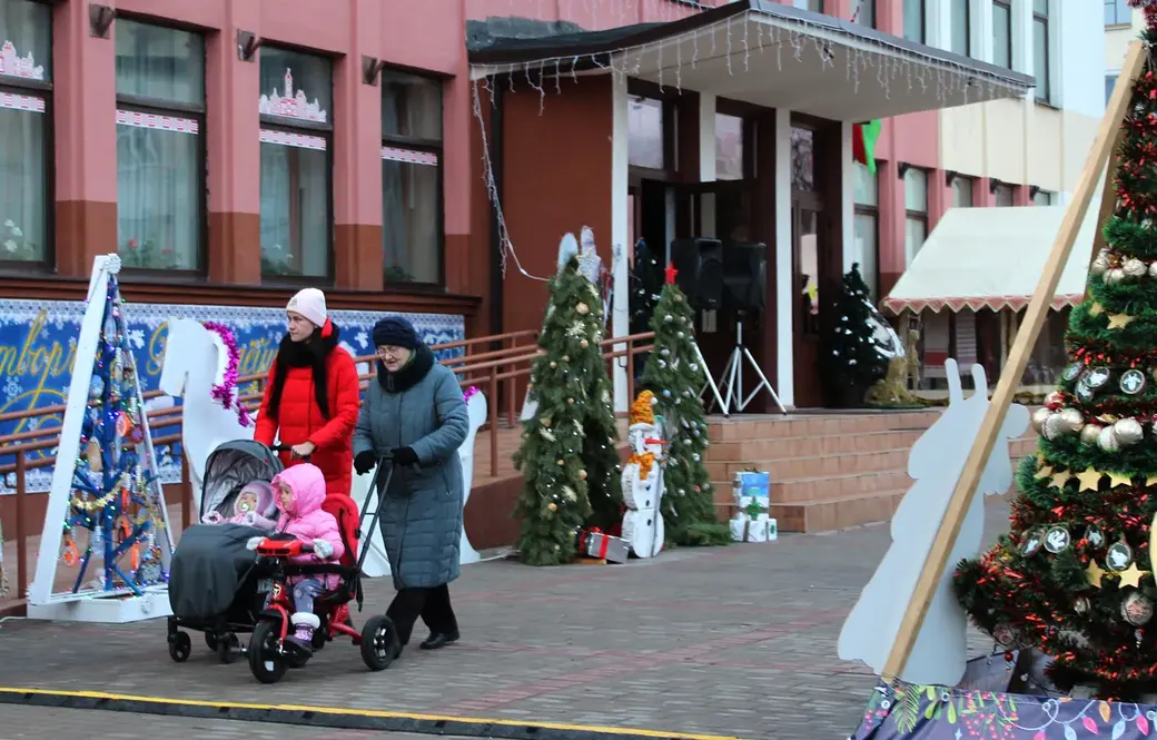 17.12.2021 г. Могилев. Ярмарка «Зімовыя ўзоры» и выставка эксклюзивных елок