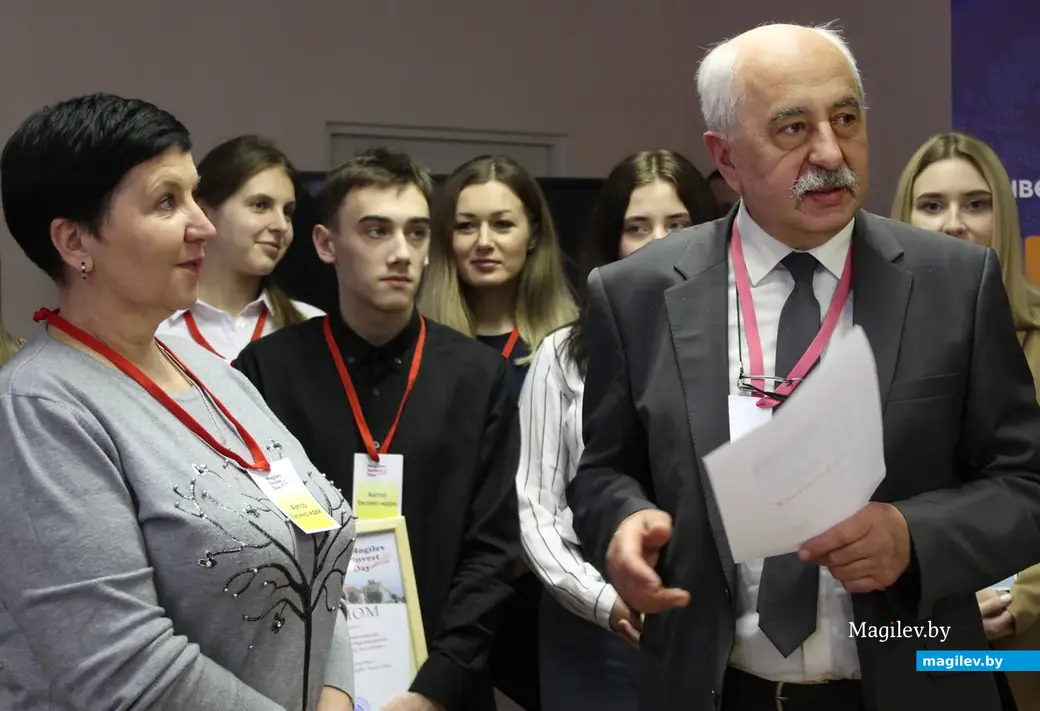 18.12.2021 г. Могилев. Ирина Семарикова и директор Технопарка «Могилев» Василий Молочков