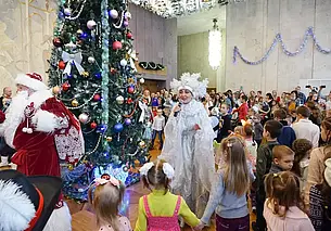 Мой Новый год. «Чудом из чудес были немецкая искусственная елка и игрушки»