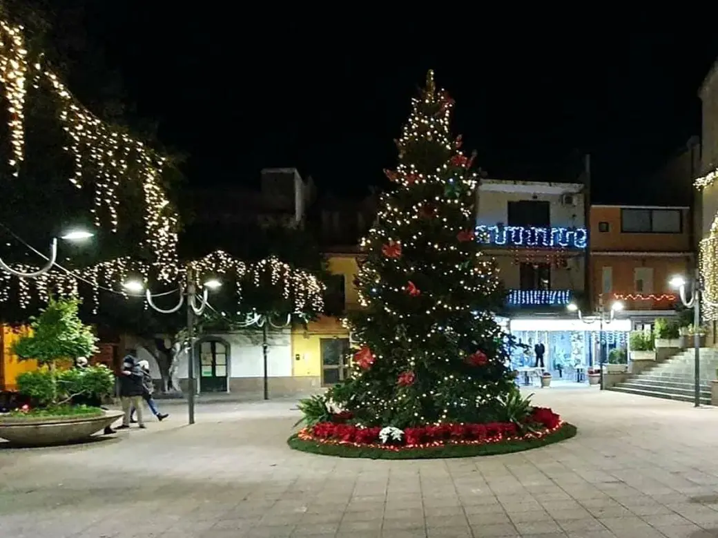 Рождественская елка в городе Гаджи, Сицилия