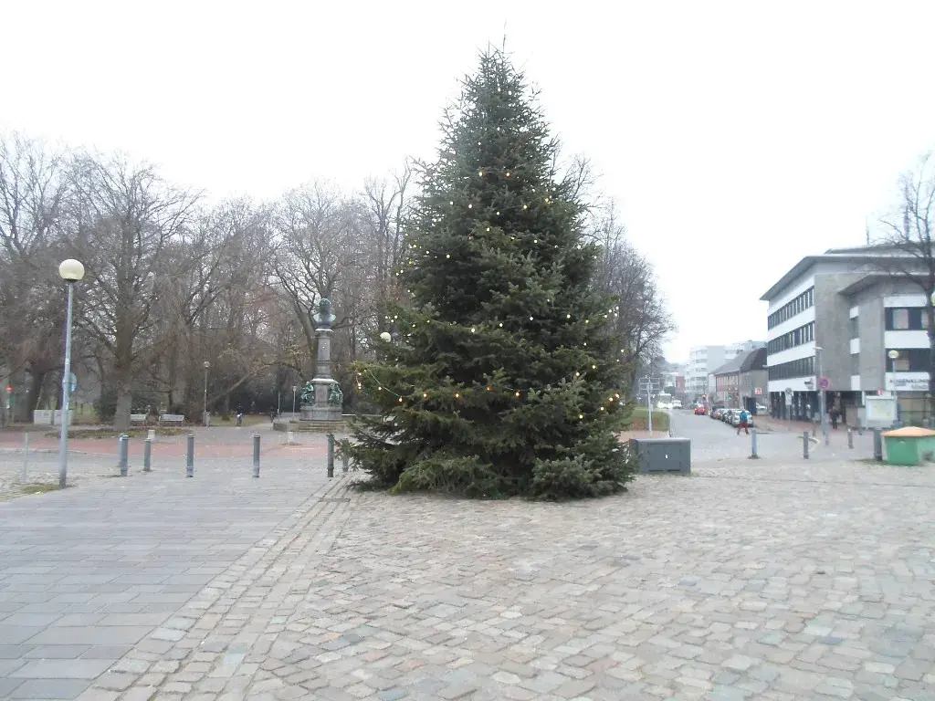 Рендсбург. Елка на главной площади