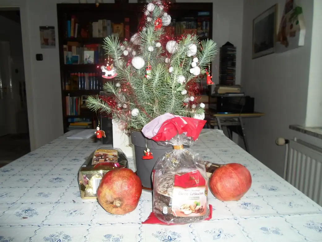 Рендсбург. Чем не елка? Зато есть куда подарки класть!