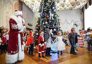 Мой Новый год. «Дедушка, кстати, тоже воровал, но не мандарины, а бабушкину вишневую наливку»