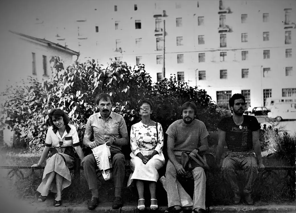 Александр Гайдук (второй слева) с работниками киновидеопроката, 1990-е годы