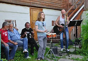 Однажды в Могилеве. Лавочки находятся, но люди теряются