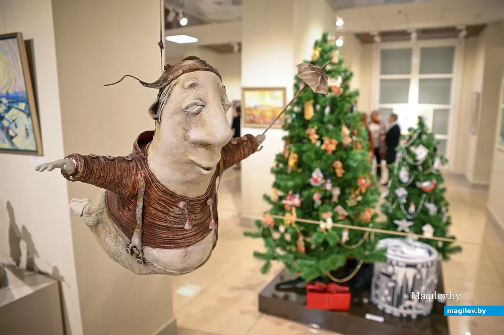 24.12.2021. Бобруйск. Выставка бобруйских художников «Картина маслом…» к 45-летию выставочного