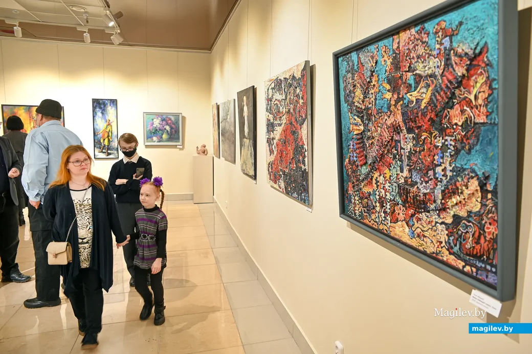 24.12.2021. Бобруйск. Выставка бобруйских художников «Картина маслом…» к 45-летию выставочного