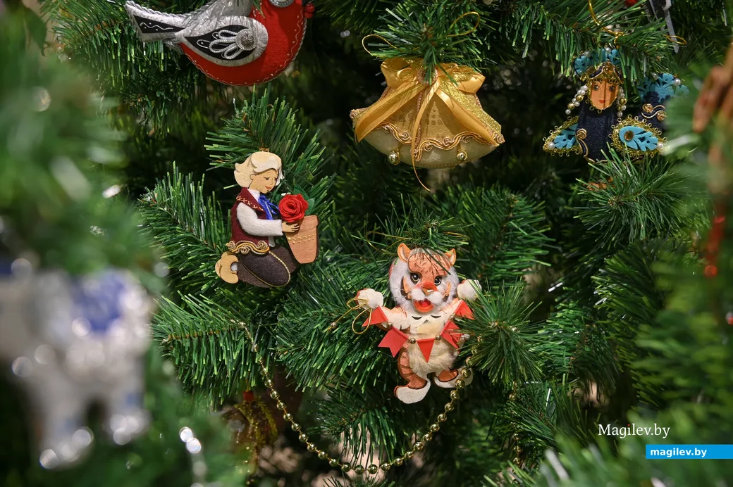 24.12.2021. Бобруйск. Выставка бобруйских художников «Картина маслом…» к 45-летию выставочного