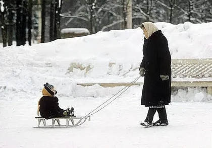 Мой Новый год. Родители подарили каракулевую шубку, а мы с сестрой ее «постригли»