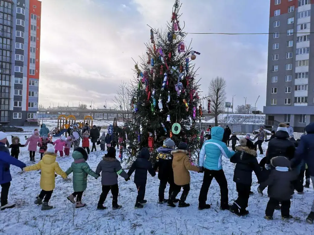 Волонтёры поисково-спасательного отряда «Феникс» участвуют в новогодних праздниках. 25.12.2021