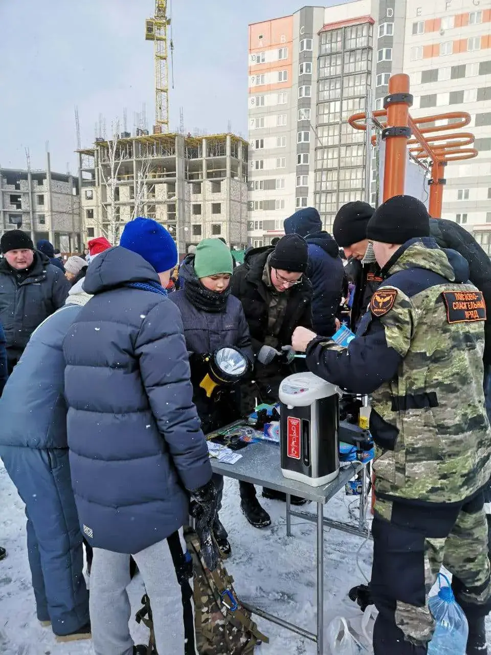 Волонтёры поисково-спасательного отряда «Феникс» участвуют в новогодних праздниках. 25.12.2021