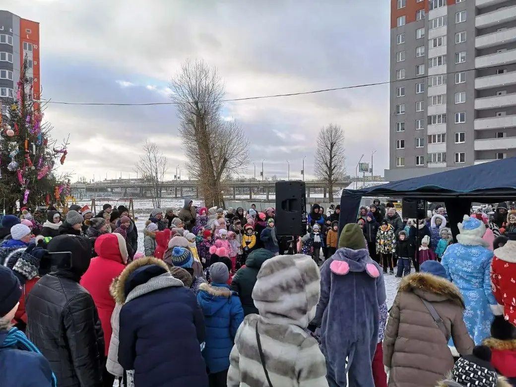 Волонтёры поисково-спасательного отряда «Феникс» участвуют в новогодних праздниках. 25.12.2021