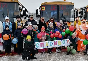 Три школы Могилевского района получили в подарок новые школьные автобусы